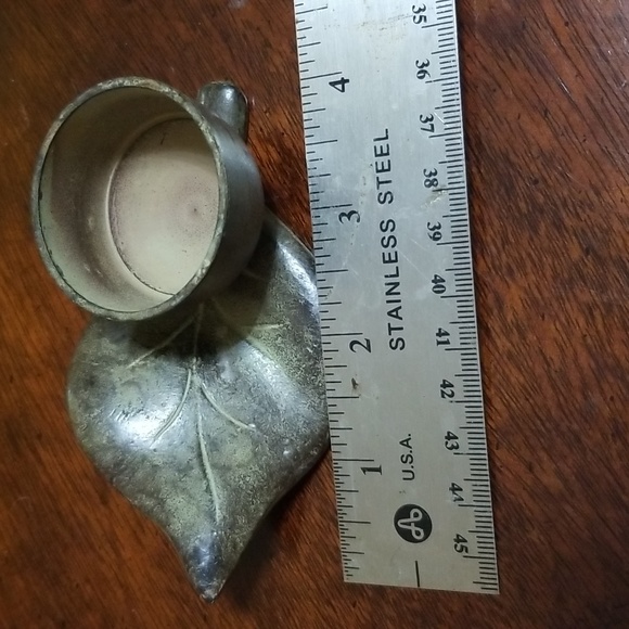 VINTAGE PAIR OF METAL LEAF TEA LIGHT VOTIVES - Picture 3 of 4